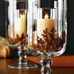 Com um vidro bonito, uma vela e poucas folhas você tem uma peça exuberante para mesas e aparadores.